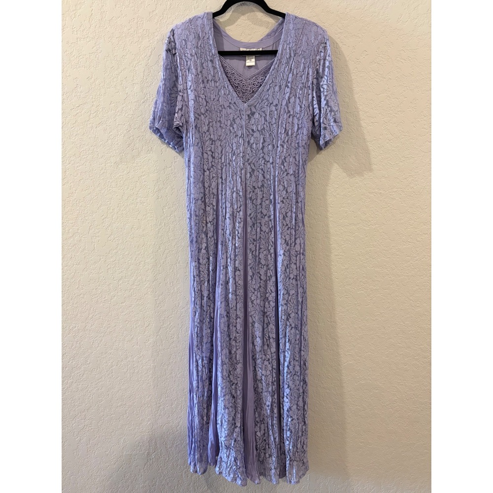 Lola P Lavender Lace Maxi Dress Short Sleeve Floral Crochet V-Neck Purple Medium